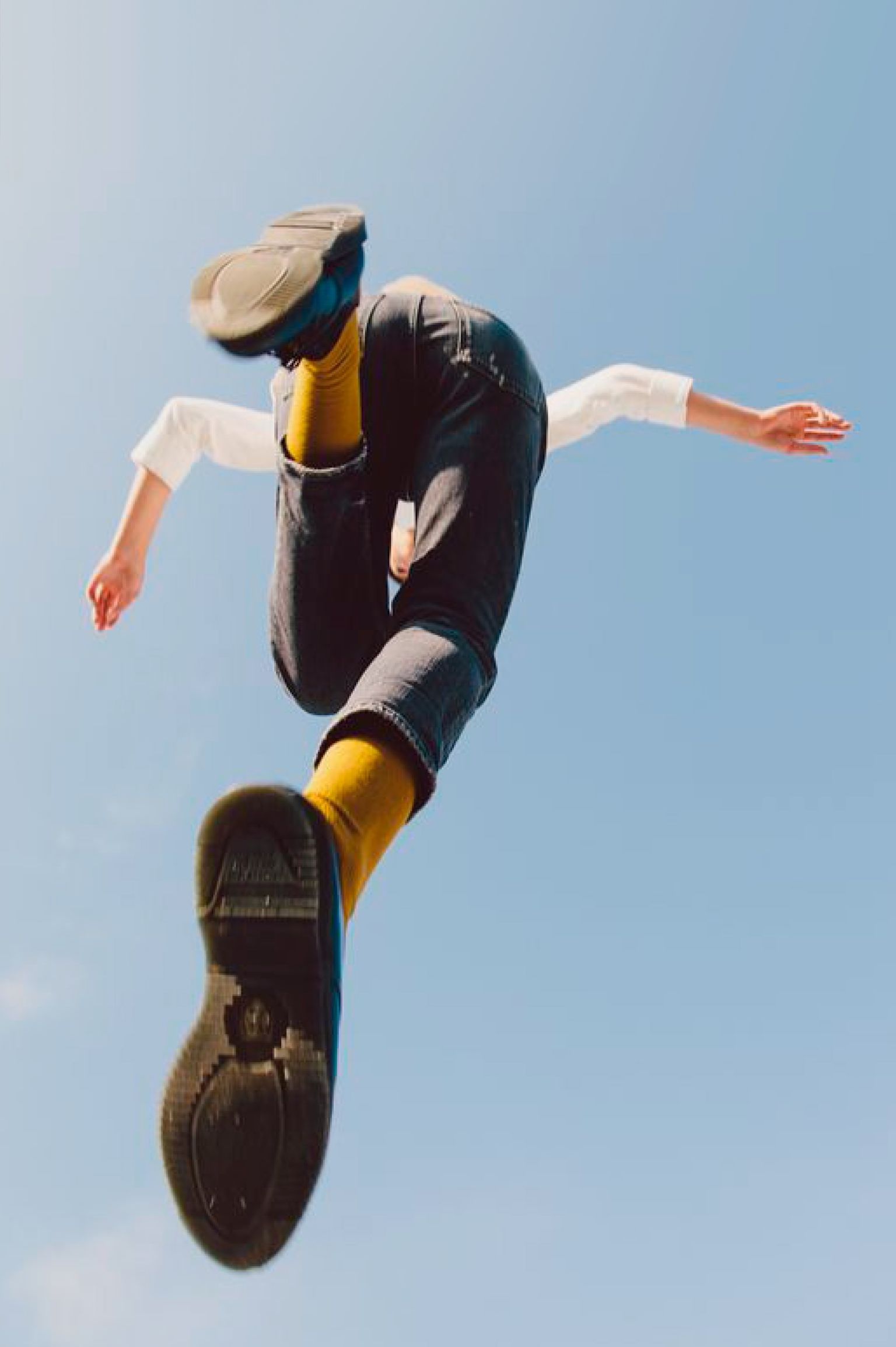 THE WORLD'S FIRST LIGHTWEIGHT RUBBER-SOLED CASUAL SHOE — REVOLUTIONIZING FOOTWEAR AND