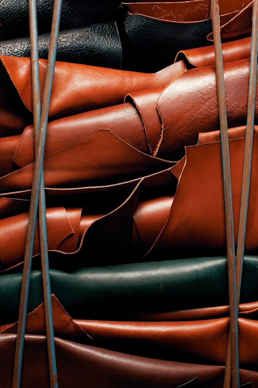 • WE SET THE STANDARDS FOR COMFORT

• WE BELIEVE IN PUSHING THE BOUNDARIES OF DESIGN AND FUNCTIONALITY

• WE ARE DEDICATED TO BLENDING CLASSIC STYLE WITH LASTING COMFORT